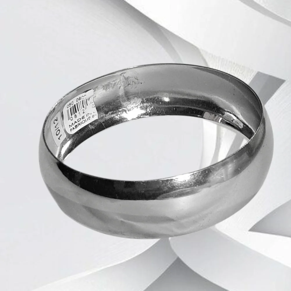Silver Bangle Bracelet. NWT